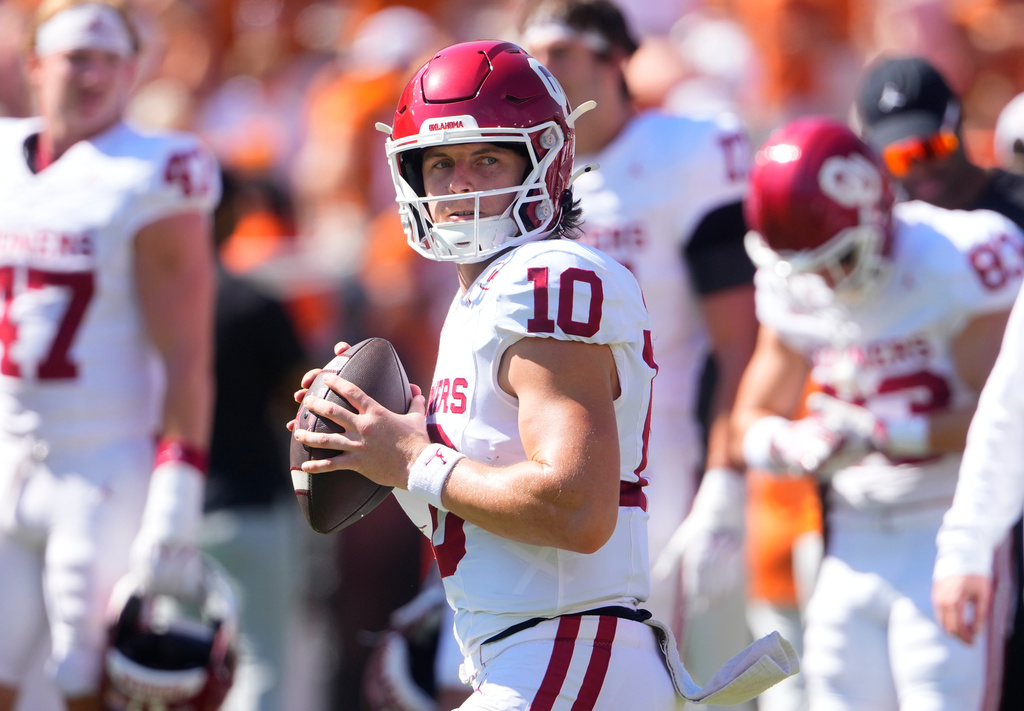 Oklahoma quarterback John Mateer warms up before an NCAA college football game against Texas at the Cotton Bowl, Saturday, Oct. 11, 2025, in Dallas. (AP Photo/Jeffrey McWhorter)