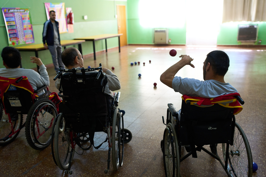 A resident practices tossing a ball during a physical therapy workshop in the Pequeño Cottolengo Don Orione, a home for people with disabilities that will be visited by Pope Leo XIV in November, in Buenos Aires, Argentina, Thursday, Sept. 24, 2026. (AP Photo/Rodrigo Abd)
