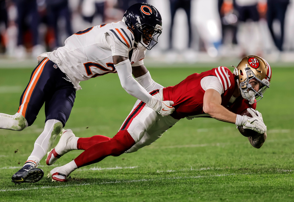 San Francisco 49ers wide receiver Ricky Pearsall (1) stretches out for the extra yards for a first down in the first half of an NFL game against the Chicago Bears at Levi's Stadium in Santa Clara, Calif., Sunday, Dec. 28, 2025. (Carlos Avila Gonzalez/San Francisco Chronicle via AP)