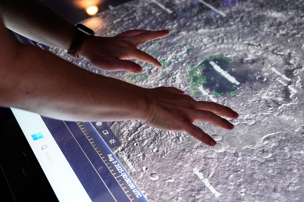 Crew lunar observations lead Sara Schmidt demonstrates software at Johnson Space Center on Thursday, July 24, 2025, in Houston. (AP Photo/Ashley Landis)