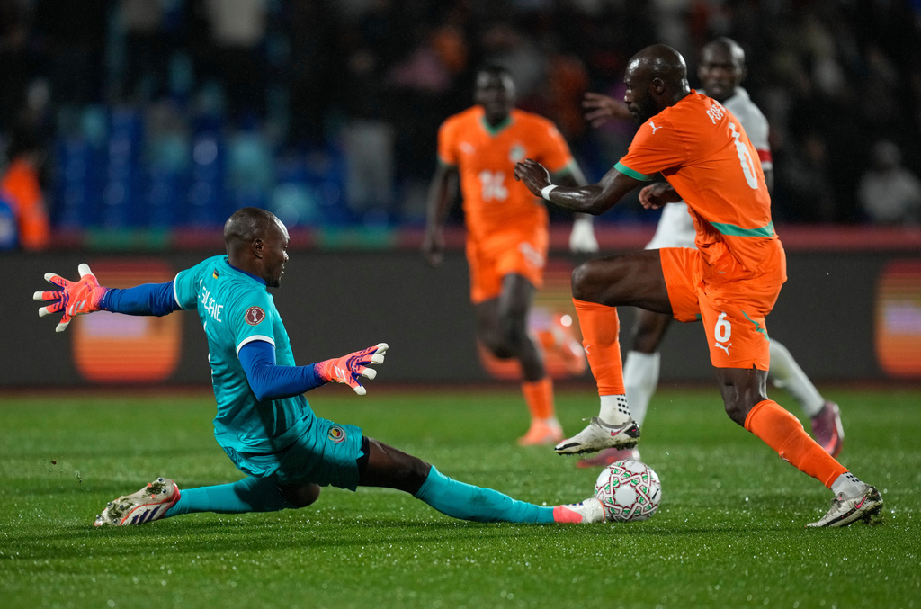 Ivory Coast's Seko Fofana is challenged by Mozambique's goalkeeper Ernan during the Africa Cup of Nations group F soccer match between Ivory Coast and Mozambique in Marrakech, Morocco, Wednesday, Dec. 24, 2025. (AP Photo/Themba Hadebe)