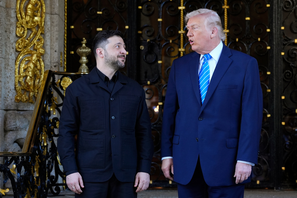 President Donald Trump greets Ukraine's President Volodymyr Zelenskyy at his Mar-a-Lago club, Sunday, Dec. 28, 2025, in Palm Beach, Fla. (AP Photo/Alex Brandon)