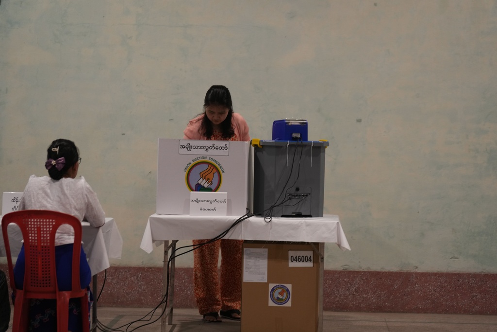 A voter casts a ballot at a polling station, Sunday, Dec. 28, 2025, in Yangon, Myanmar. (AP Photo/Thein Zaw)