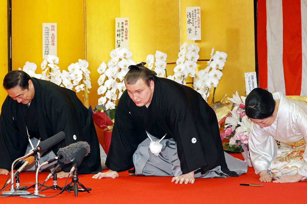 Ukrainian sumo wrestler Aonishiki, center, makes a speech as he is promoted to the rank of ozeki in Kurume, Fukuoka prefecture, southern Japan Wednesday, Nov. 26, 2025. (Kyodo News via AP)