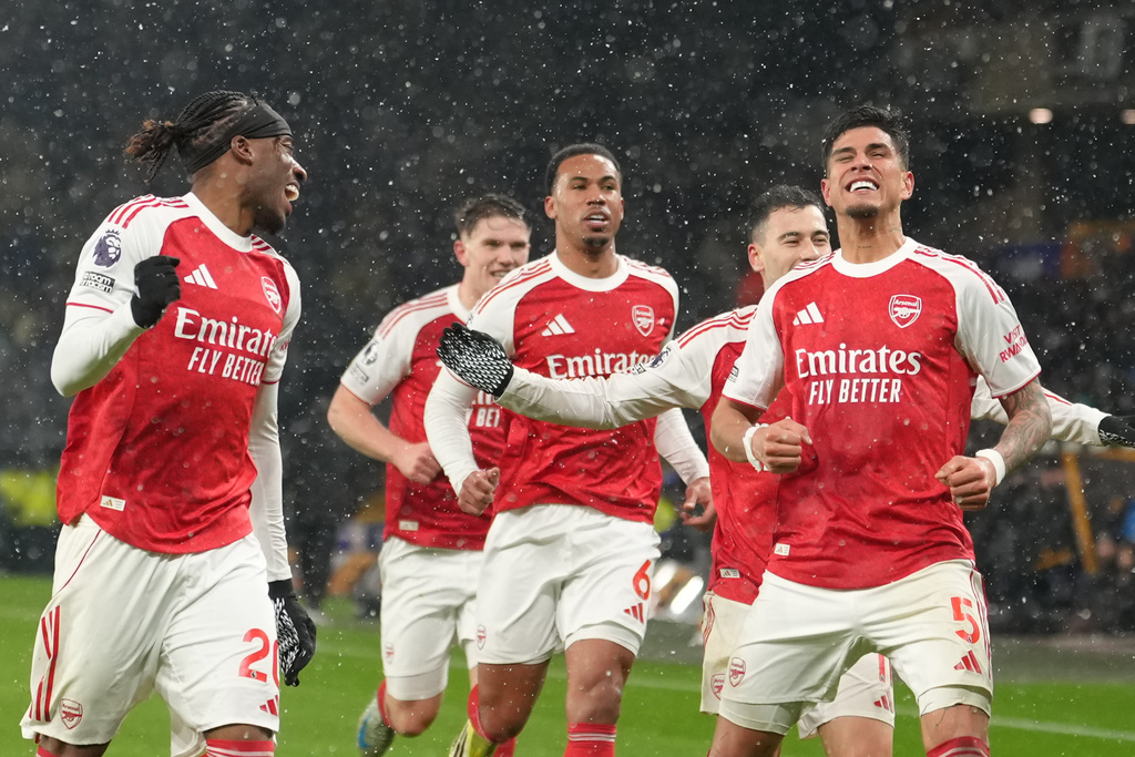 Arsenal's Piero Hincapie, rights, celebrates with teammates after scoring his side the second goal during the Premier League soccer match between Wolverhampton Wanderers and Arsenal in Wolverhampton, England, Wednesday, Feb. 18, 2026. (AP Photo/Dave Shopland)
