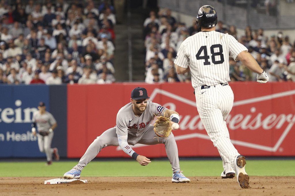 Boston Red Sox shortstop Trevor Story, front left, catches the ball to put out New York Yankees' Paul Goldschmidt, right, at second base during the fourth inning of a baseball game, Thursday, Aug. 21, 2025, in New York. (AP Photo/Pamela Smith)
