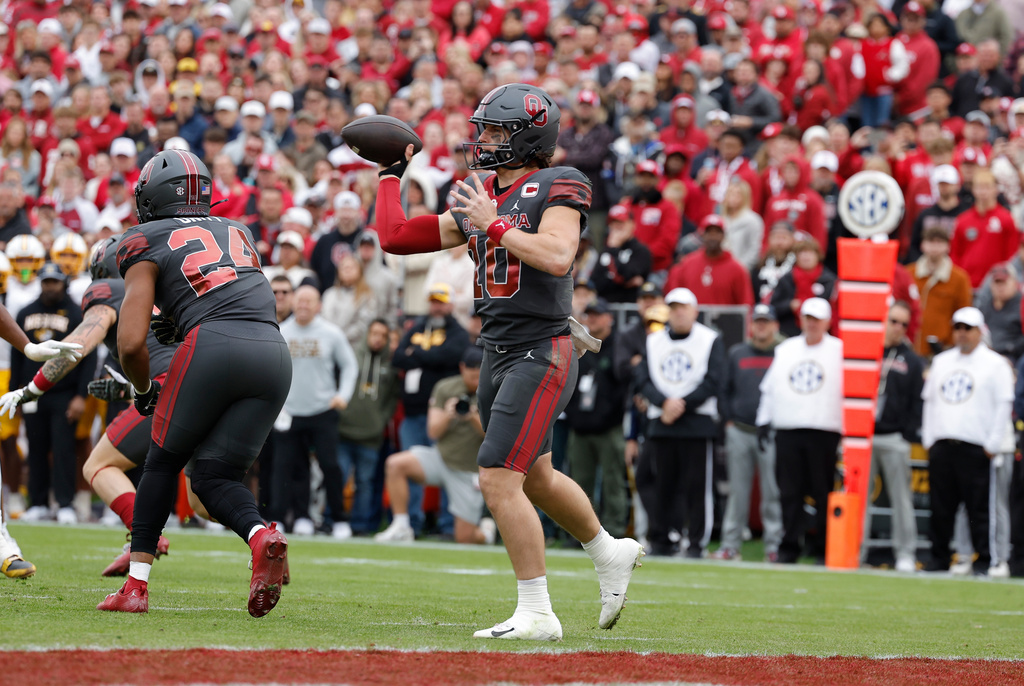 Oklahoma quarterback John Mateer (10) passes against Missouri during the first half of an NCAA college football game Saturday, Nov. 22, 2025, in Norman, Okla. (AP Photo/Alonzo Adams)