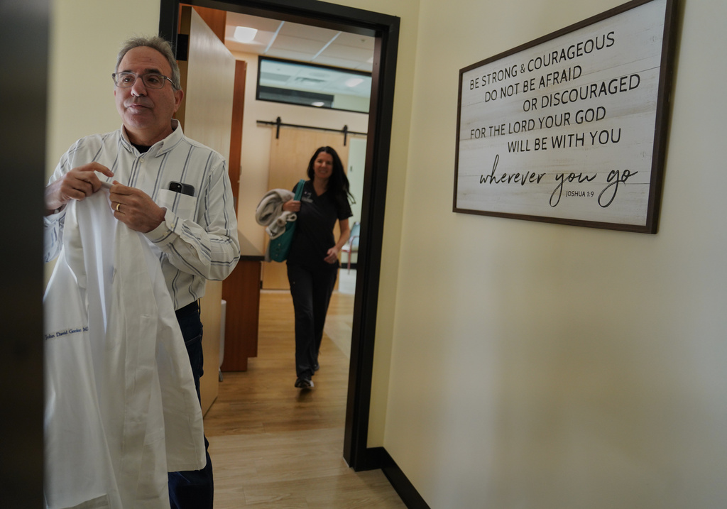 Dr. John Gordon, left, and Sarah Atkinson, leave Rejoice Fertility after finishing an embryo transfer, Jan. 11, 2026, in Knoxville, Tenn. (AP Photo/Jessie Wardarski)