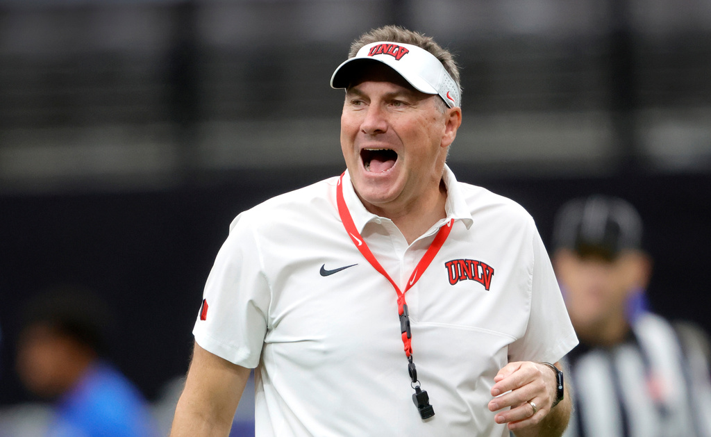 UNLV football head coach Dan Mullen calls o players during warmups before an NCAA college football game against Air Force, Saturday, Oct. 11, 2025, in Las Vegas. (Steve Marcus/Las Vegas Sun via AP)