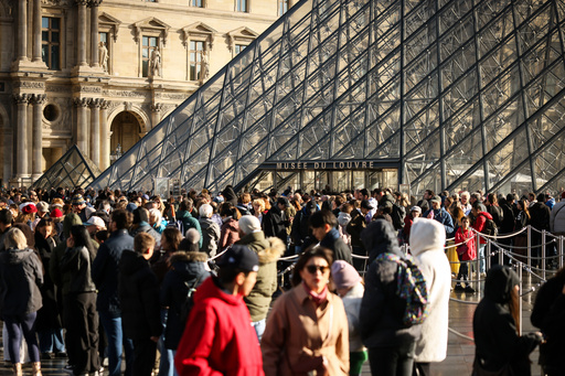 Visitors queue outside the Louvre museum, one week after the robbery, Sunday, Oct. 26, 2025 in Paris. The Paris prosecutor said on Sunday that a number of suspects have been arrested over the theft of crown jewels from Paris' Louvre museum last weekend. (AP Photo/Thomas Padilla) Visitors queue outside the Louvre museum, one week after the robbery, Sunday, Oct. 26, 2025 in Paris. The Paris prosecutor said on Sunday that a number of suspects have been arrested over the theft of crown jewels from Paris' Louvre museum last weekend. (AP Photo/Thomas Padilla)