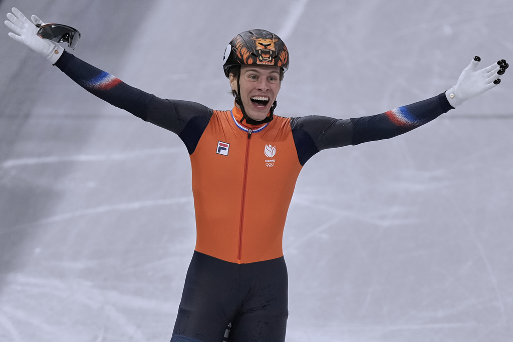 Jens van 't Wout of the Netherlands wins gold during the short track speed skating men's 1000m at the 2026 Winter Olympics, in Milan, Italy, Thursday, Feb. 12, 2026. (AP Photo/Stephanie Scarbrough)