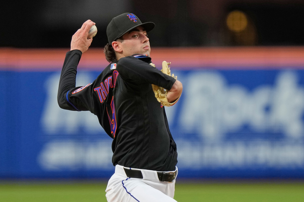 New York Mets' Zach Thornton (49) pitches during the second inning of a baseball game against the Philadelphia Phillies Friday, June 26, 2026, in New York. (AP Photo/Frank Franklin II)