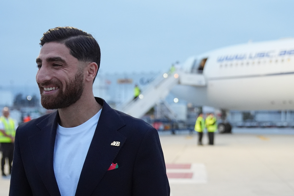 Iran's Alireza Jahanbakhsh smiles as he arrives with his teammates for the World Cup soccer tournament in Tijuana, Mexico, Sunday, June 7, 2026. (AP Photo/Gregory Bull)
