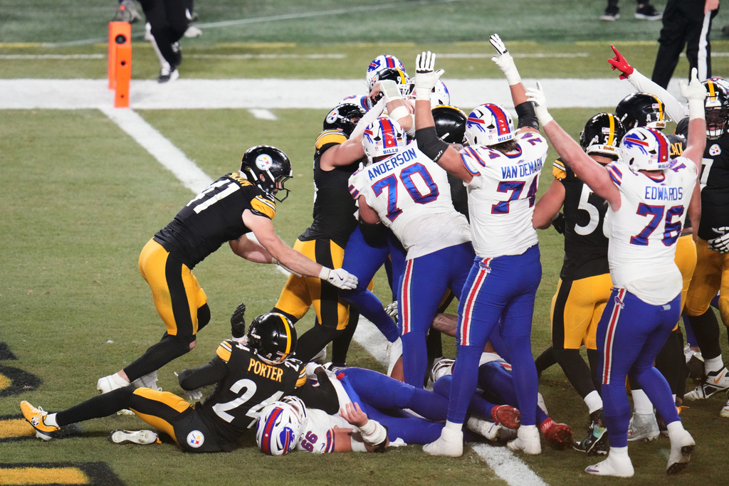 Buffalo Bills quarterback Josh Allen (17) scores a touchdown during the second half of an NFL football game against the Pittsburgh Steelers Sunday, Nov. 30, 2025, in Pittsburgh. (AP Photo/Gene J. Puskar)