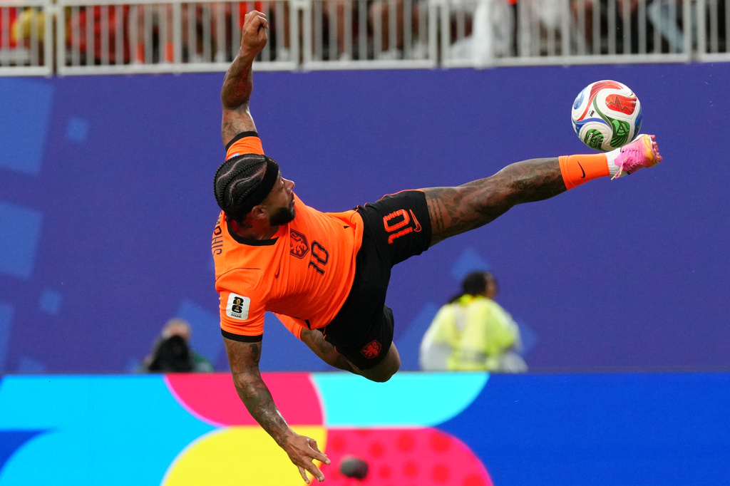 Netherlands' Memphis Depay tries to reach the ball in front of the goal during the World Cup Group F soccer match between Tunisia and the Netherlands in Kansas City, Mo., Thursday, June 25, 2026. (AP Photo/Ed Zurga)