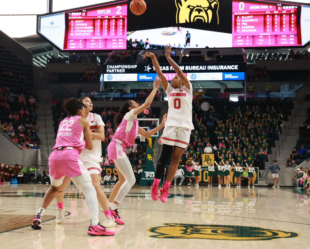 Arizona State guard Gabby Elliott shoots voer Baylor forward Darianna Littlepage-Buggs in the first half of an NCAA college basketball game, Saturday, Feb. 7, 2026, in Waco, Texas. (Rod Aydelotte/Waco Tribune-Herald via AP)