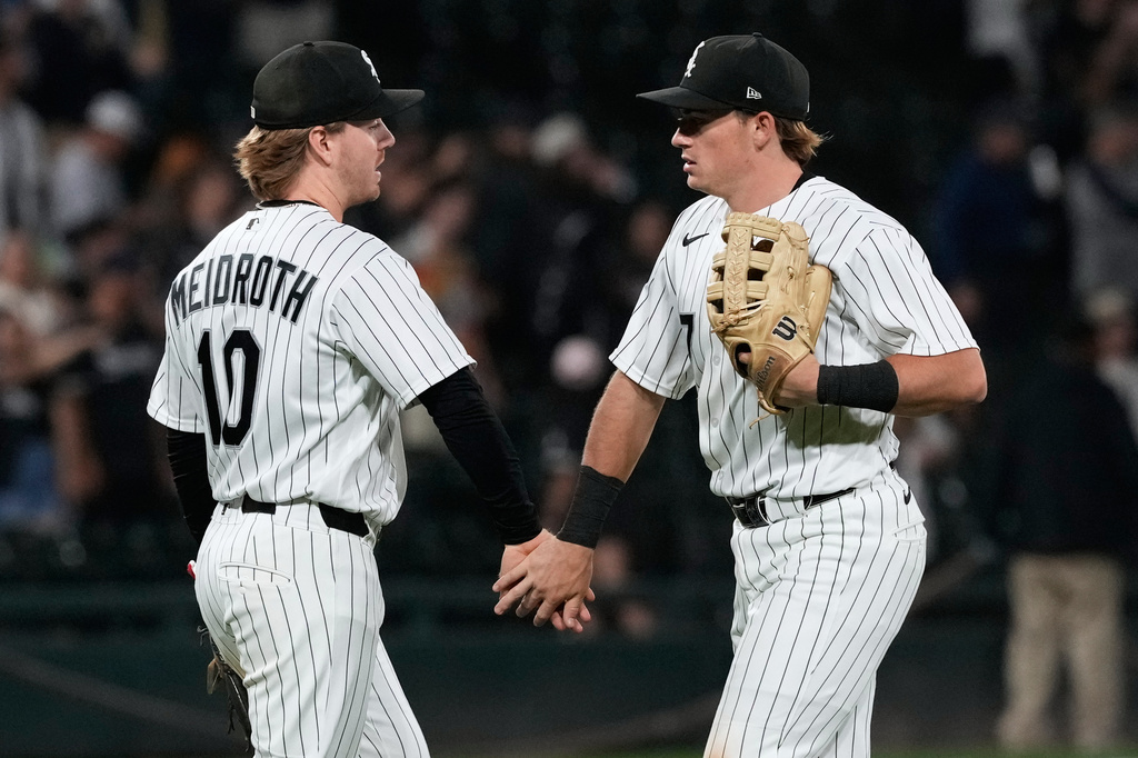 Chicago White Sox second baseman Chase Meidroth, left, celebrates with left fielder Sam Antonacci after the White Sox defeated the Minnesota Twins in a baseball game in Chicago, Wednesday, May 27, 2026. (AP Photo/Nam Y. Huh)