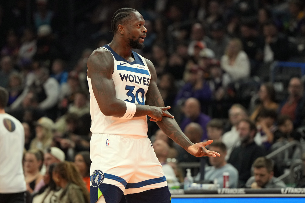 Minnesota Timberwolves forward Julius Randle reacts after scoring against the Phoenix Suns during the first half of an NBA Cup basketball game, Friday, Nov. 21, 2025, in Phoenix. (AP Photo/Rick Scuteri)