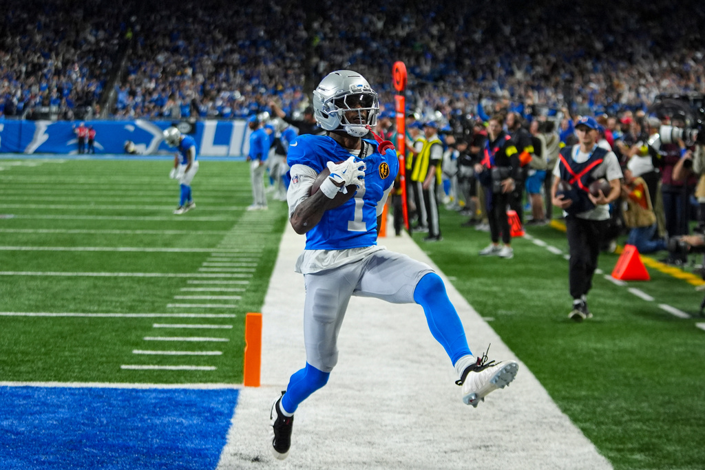 Detroit Lions wide receiver Jameson Williams (1) runs in for a touchdown after a catch against the Green Bay Packers during the first half an NFL football game in Detroit, Thursday, Nov. 27, 2025. (AP Photo/Paul Sancya)