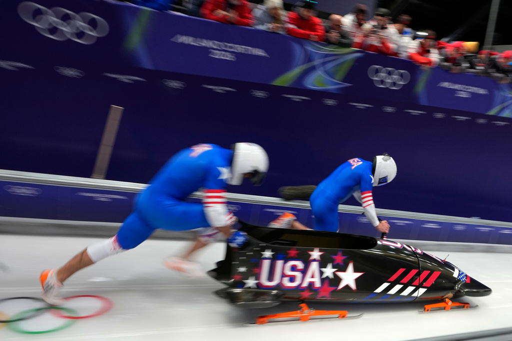 United States' Frankie del Duca, right, and Joshua Williamson start for a two man bobsled run at the 2026 Winter Olympics, in Cortina d'Ampezzo, Italy, Monday, Feb. 16, 2026. (AP Photo/Aijaz Rahi)