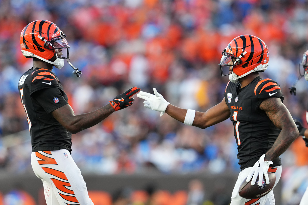 Cincinnati Bengals wide receiver Ja'Marr Chase, right, celebrates his 64-yard touchdown reception with Tee Higgins, left, against the Detroit Lions during the second half of an NFL football game Sunday, Oct. 5, 2025, in Cincinnati. (AP Photo/Jeff Dean)