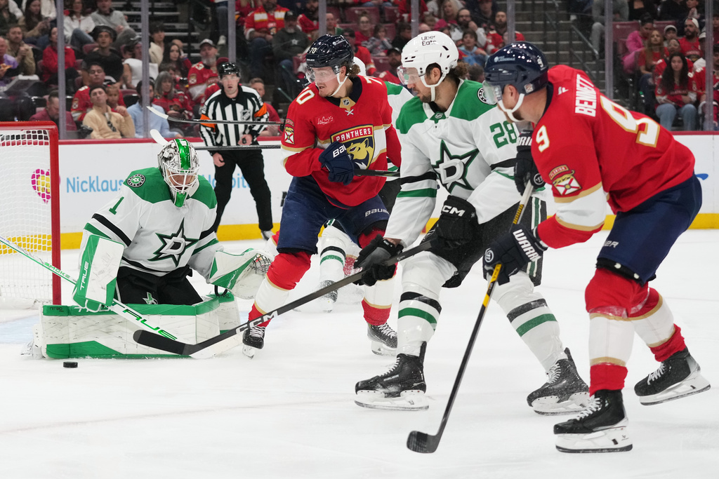 Dallas Stars goaltender Casey DeSmith (1) defends the goal during the second period of an NHL hockey game against the Florida Panthers, Saturday, Nov. 1, 2025, in Sunrise, Fla. (AP Photo/Lynne Sladky)