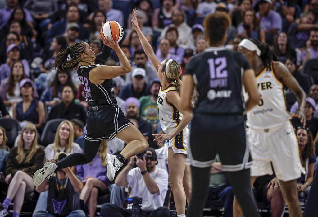 Golden State Valkyries' Veronica Burton (22) goes up to shoot in the first half of a WNBA basketball game against the Indiana Fever in San Francisco, Sunday, Aug. 31, 2025. (Carlos Avila Gonzalez/San Francisco Chronicle via AP)