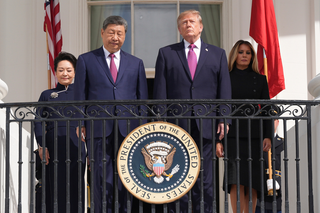 President Donald Trump, front right, first lady Melania Trump, background right, China's President Xi Jinping, front left, and his wife Peng Liyuan arrive to watch a silent drill platoon review on the new helipad from the Blue Room Balcony of the White House, Thursday, Sept. 24, 2026, in Washington. (AP Photo/Alex Brandon)