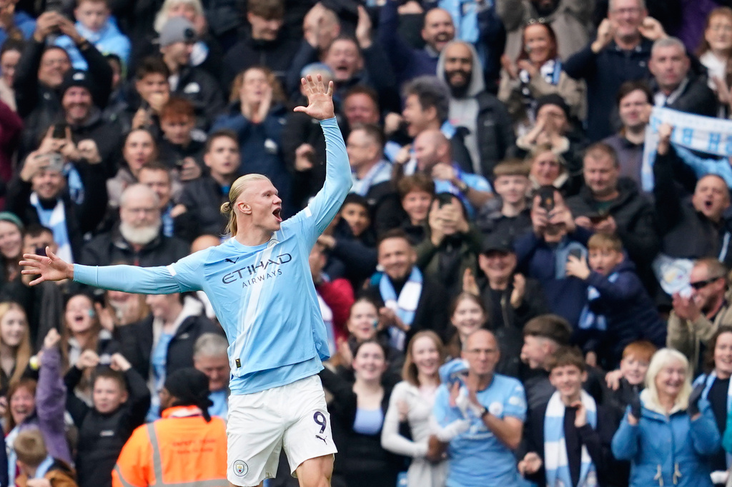 Manchester City's Erling Haaland celebrates after scoring his side's opening goal during the Premier League soccer match between Manchester City and Everton in Manchester, England, Saturday, Oct. 18, 2025. (AP Photo/Dave Thompson)