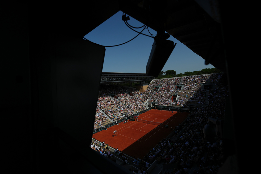 Karen Khachanov of Russia, left, returns to Arthur Gea of France during the first round men's singles tennis match at the French Open tennis tournament in Paris, Sunday, May 24, 2026. (AP Photo/Aurelien Morissard)