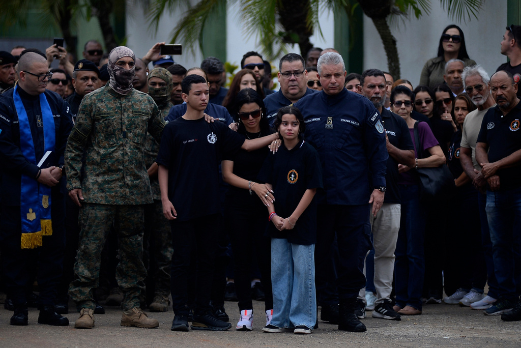 Family and colleagues attend the funeral for a police officer killed during a major police raid targeting a drug trafficking gang, in Rio de Janeiro, Thursday, Oct. 30, 2025. (AP Photo/Fabricio Sousa)