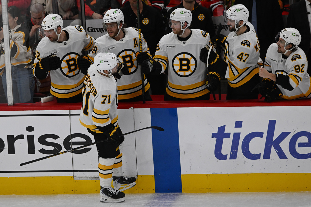 Boston Bruins' Viktor Arvidsson (71) celebrates with teammates at the bench after scoring during the second period of an NHL hockey game against the Chicago Blackhawks, Saturday, Jan. 17, 2026, in Chicago. (AP Photo/Paul Beaty)