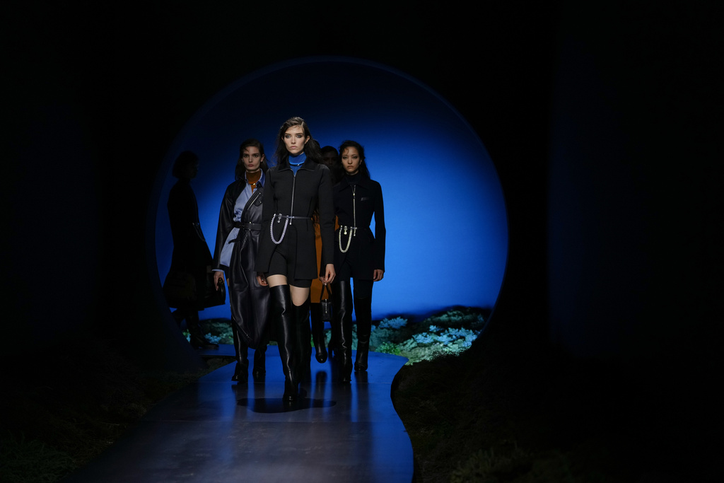 Models wear creations as part of the Hermes Fall/Winter 2026-2027 Women's collection presented in Paris, Saturday, March 7, 2026. (AP Photo/Aurelien Morissard)