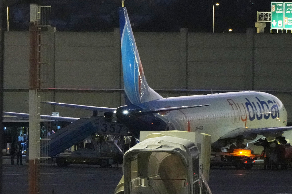 People disembark from a FlyDubai carrying Israeli passengers who had earlier been aboard another FlyDubai aircraft that made an emergency landing in Saudi Arabia approaches Ben Gurion International Airport near Tel Aviv, Israel, Wednesday, Sept. 30, 2026. (AP Photo/Ariel Schalit)