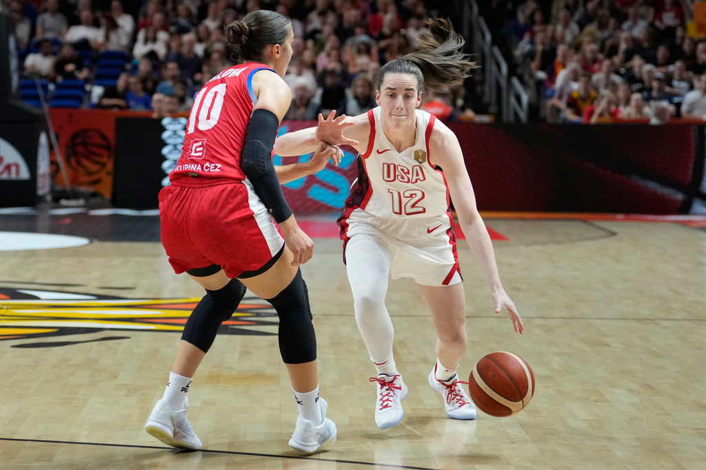 Czechia's Eliska Joklova guards Caitlin Clark, of the United States, during the Women's Basketball World Cup match between the United States and Czechia in Berlin, Monday, Sept. 7, 2026. (AP Photo/Ebrahim Noroozi)