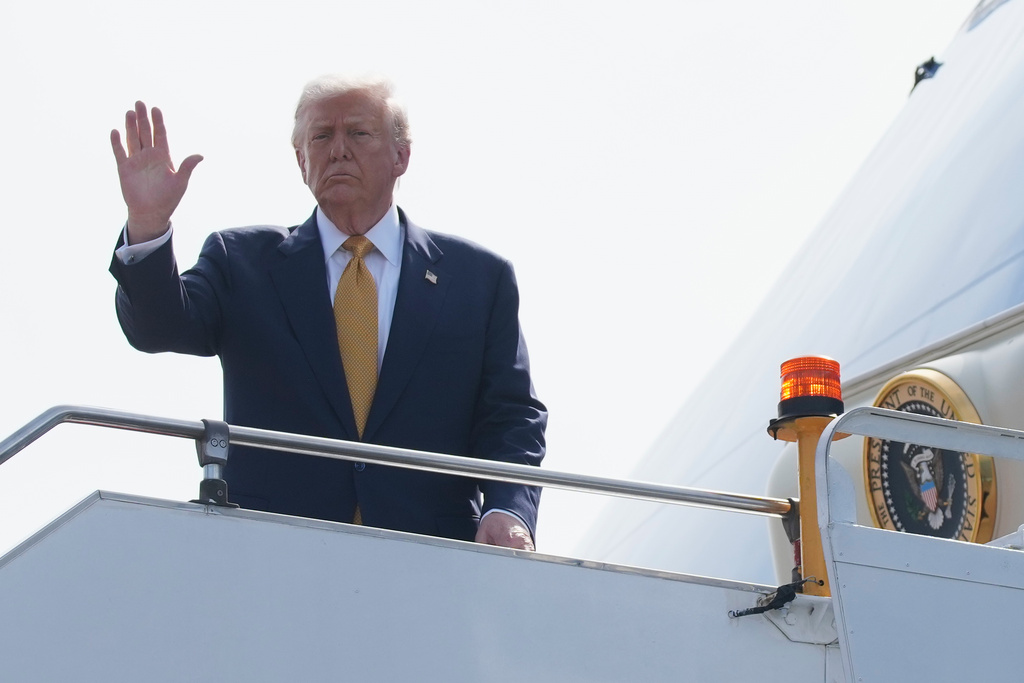 President Donald Trump waves as he boards Air Force One at Kuala Lumpur International Airport in Sepang, Malaysia, as he departs for Japan, Monday, Oct. 27, 2025. (AP Photo/Mark Schiefelbein)