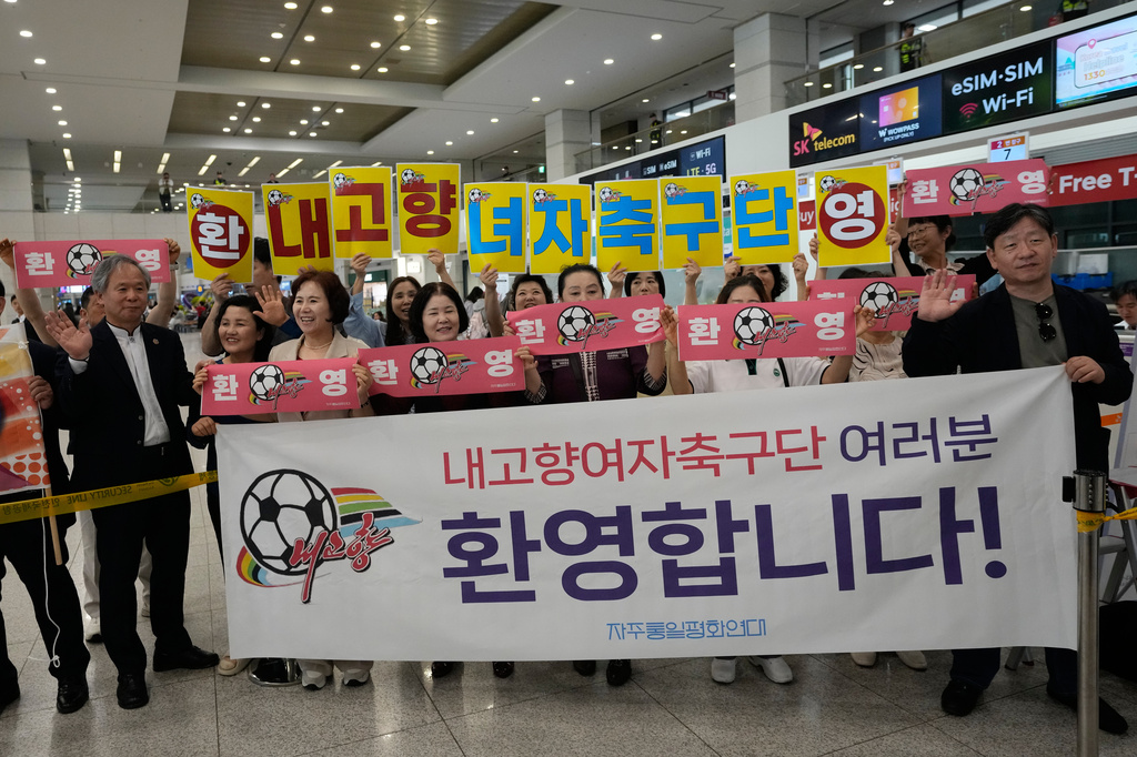 South Korean activists wait for arrival of North Korean soccer club Naegohyang Women's FC team at Incheon International Airport in Incheon, South Korea, Sunday, May 17, 2026. The letters read "Welcome North Korean soccer club Naegohyang Women soccer team." (AP Photo/Ahn Young-joon)