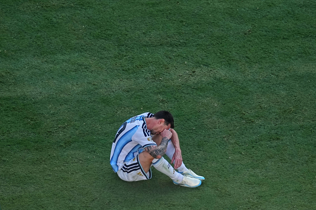 Argentina's Lionel Messi (10) reacts after the World Cup final soccer match between Spain and Argentina in East Rutherford, N.J., near New York, Sunday, July 19, 2026. (AP Photo/Matt Rourke)