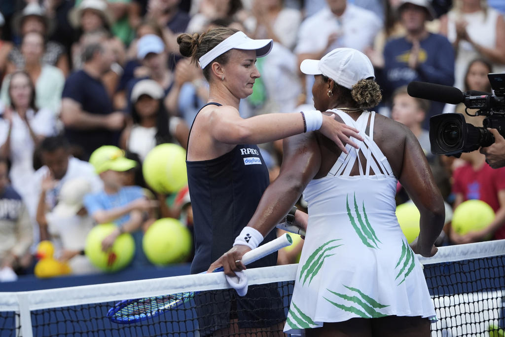 Barbora Krejcikova, of the Czech Republic, left, greets Taylor Townsend, of the United States, after she won the match during the fourth round of the U.S. Open tennis championships, Sunday, Aug. 31, 2025, in New York. (AP Photo/Pamela Smith)