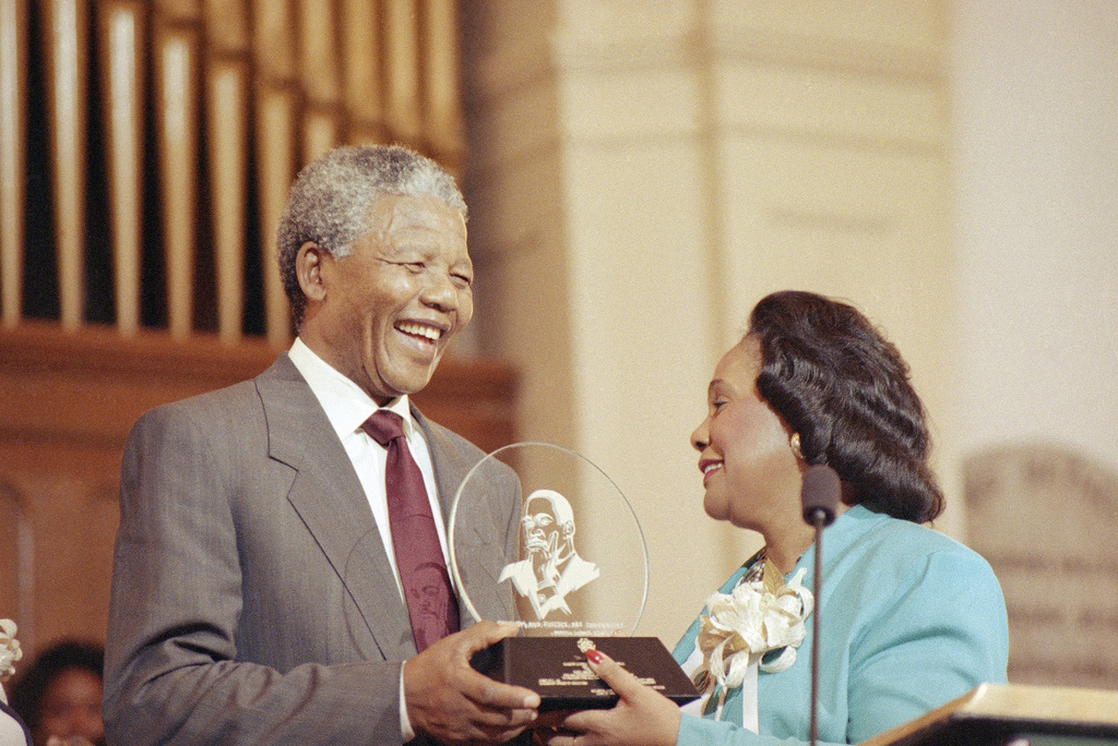 FILE - Nelson Mandela receives the Martin Luther King Jr. International Freedom Award from King's widow Coretta Scott King during a ceremony at the Big Bethel AME church in Atlanta ,June 27, 1990. (AP Photo/David Longstreath, File)