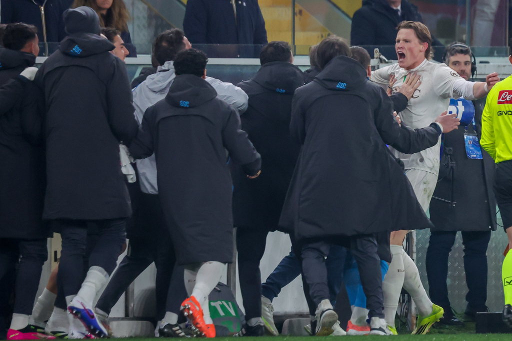 Napoli's Scott McTominay celebrates after scoring a goal during the Serie A soccer match between Genoa and Napoli, Saturday, Feb. 7, 2026, Genoa, Italy. (Tano Pecoraro/LaPresse via AP)