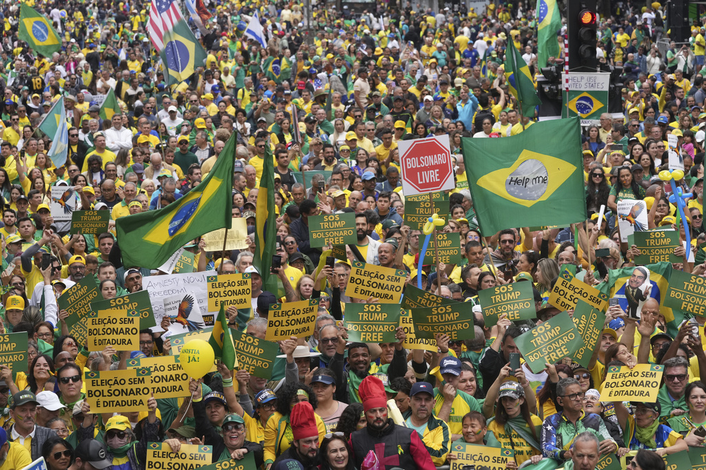 Supporters of former President Jair Bolsonaro protest his Supreme Court trial for allegedly leading a coup plot to keep him in office after his 2022 election defeat, in Sao Paulo, Sunday, Sept. 7, 2025. (AP Photo/Andre Penner)