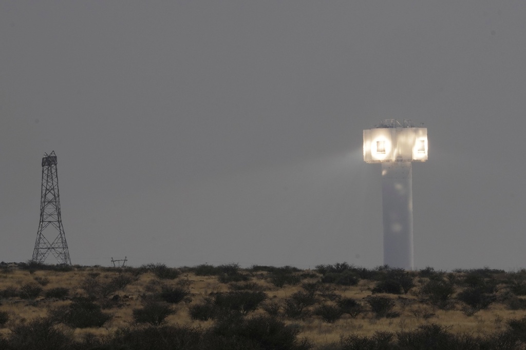 Khi Solar One, a solar thermal plant that converts the sun's light energy into electricity, sits outside Upington, South Africa, in the Northern Cape province, Friday, Aug. 29, 2025. (AP Photo/Themba Hadebe)