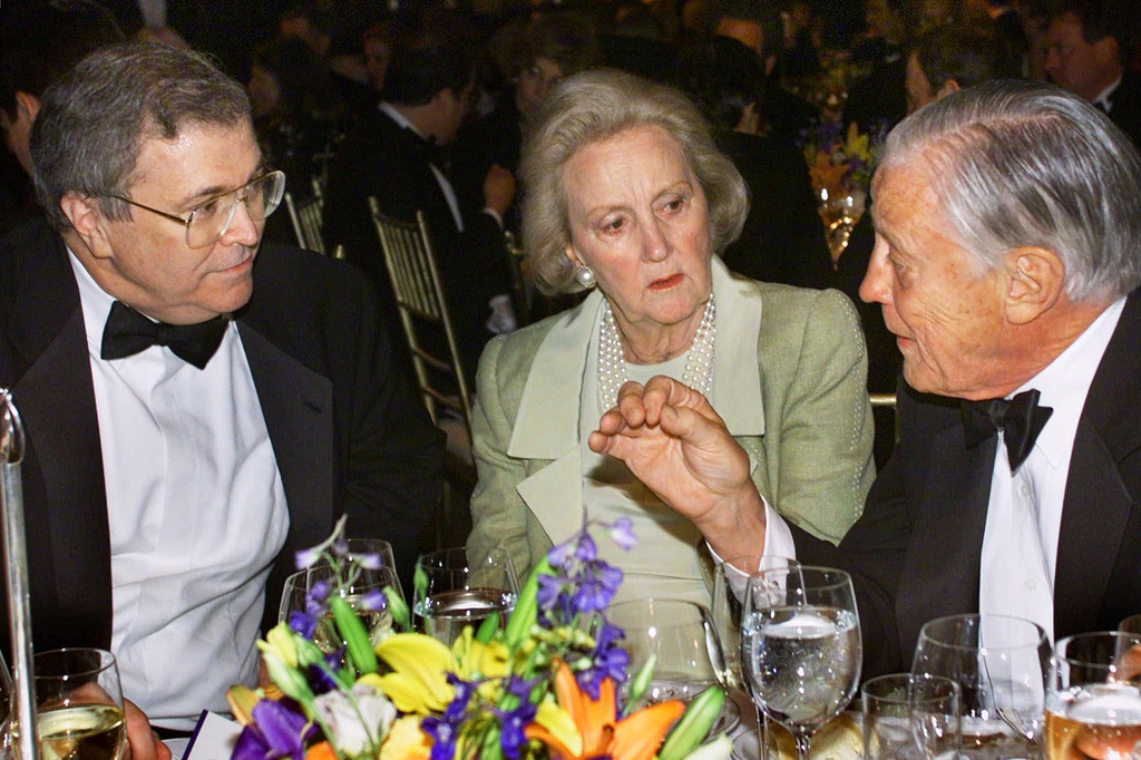FILE - CNN Chairman and CEO Tom Johnson, left, is joined by retired Washington Post Executive Editor Ben Bradlee, right, and Chair of the Washington Post Company Katharine Graham, center, at a Reporters Committee for Freedom of the Press dinner in New York on May 22, 2001. (AP Photo/J. Scott Applewhite, File)