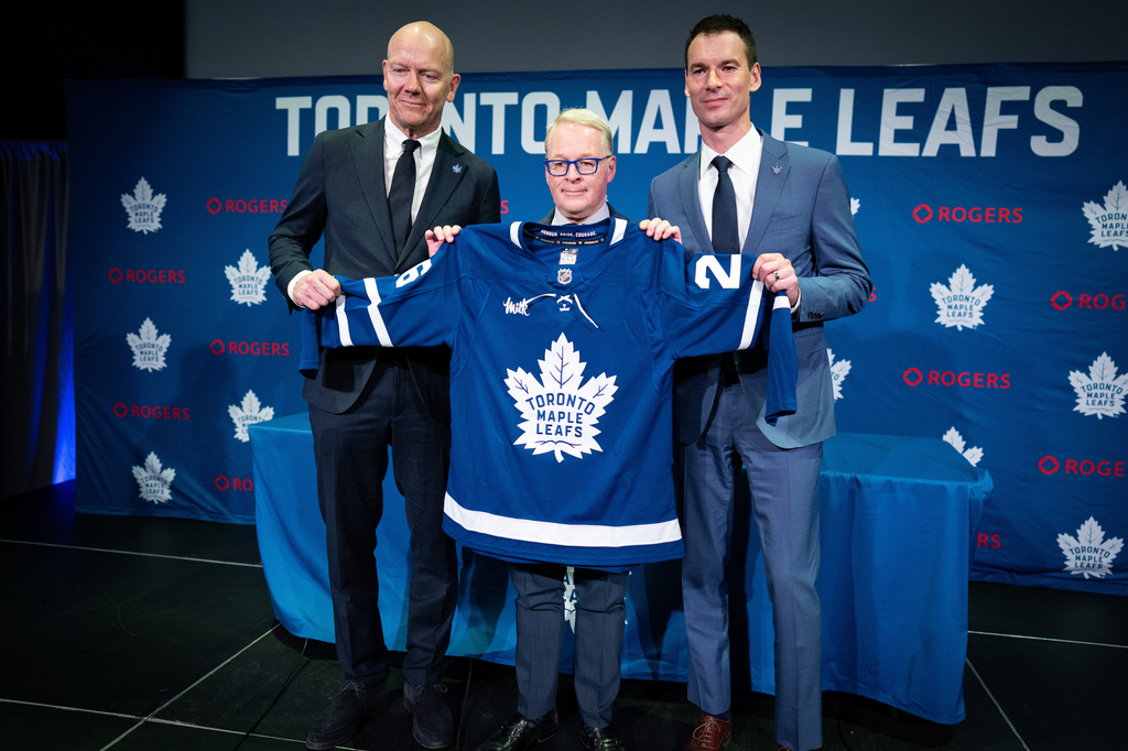 New Toronto Maple Leafs Senior Executive Advisor, Hockey Operations Mats Sundin, left to right, MLSE President and CEO Keith Pelley, and new Toronto Maple Leafs General Manager John Chayka, hold up a jersey following a press conference in Toronto on Monday, May 4, 2026. (Arlyn McAdorey/The Canadian Press via AP)