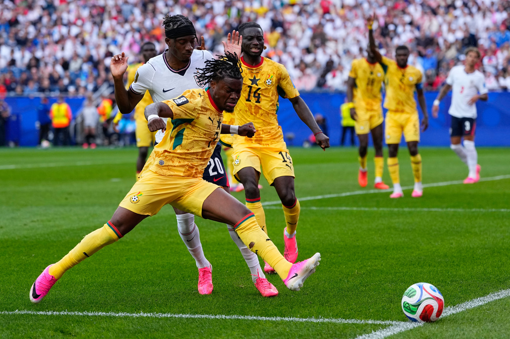 Ghana's Fatawu Issahaku (7) and England's Noni Madueke (20) battle for the ball during the World Cup Group L soccer match between England and Ghana in Foxborough, Mass., near Boston, Tuesday, June 23, 2026. (AP Photo/Petr David Josek)
