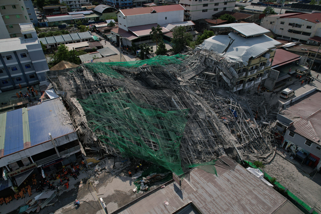A collapsed building where multiple people are believed to be trapped in Angeles city in Pampanga province, north of Manila, Philippines Sunday, May 24, 2026. (AP Photo/Aaron Favila)