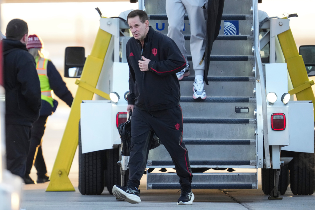 Indiana head coach Curt Cignetti, walks off the plane after the team arrived at the Indianapolis International Airport in Indianapolis, Tuesday, Jan. 20, 2026. (AP Photo/Michael Conroy)