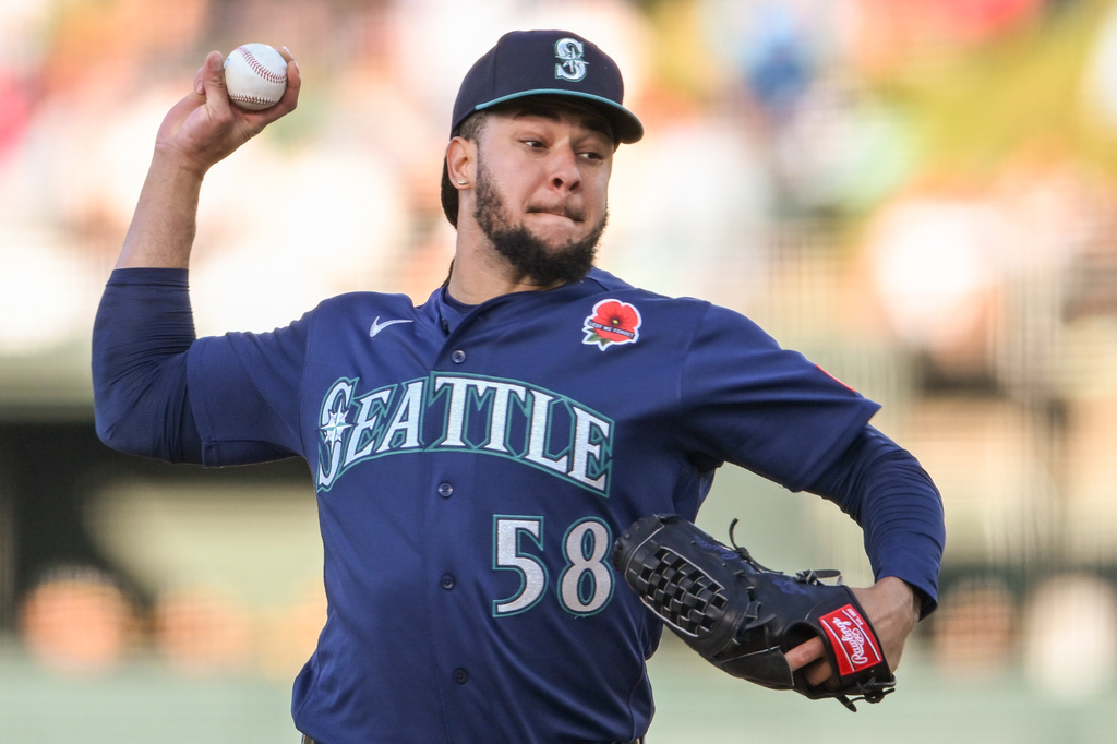 Seattle Mariners pitcher Luis Castillo throws during the first inning of a baseball game against the Athletics in West Sacramento, Calif., Monday, May 25, 2026. (AP Photo/Nic Coury)