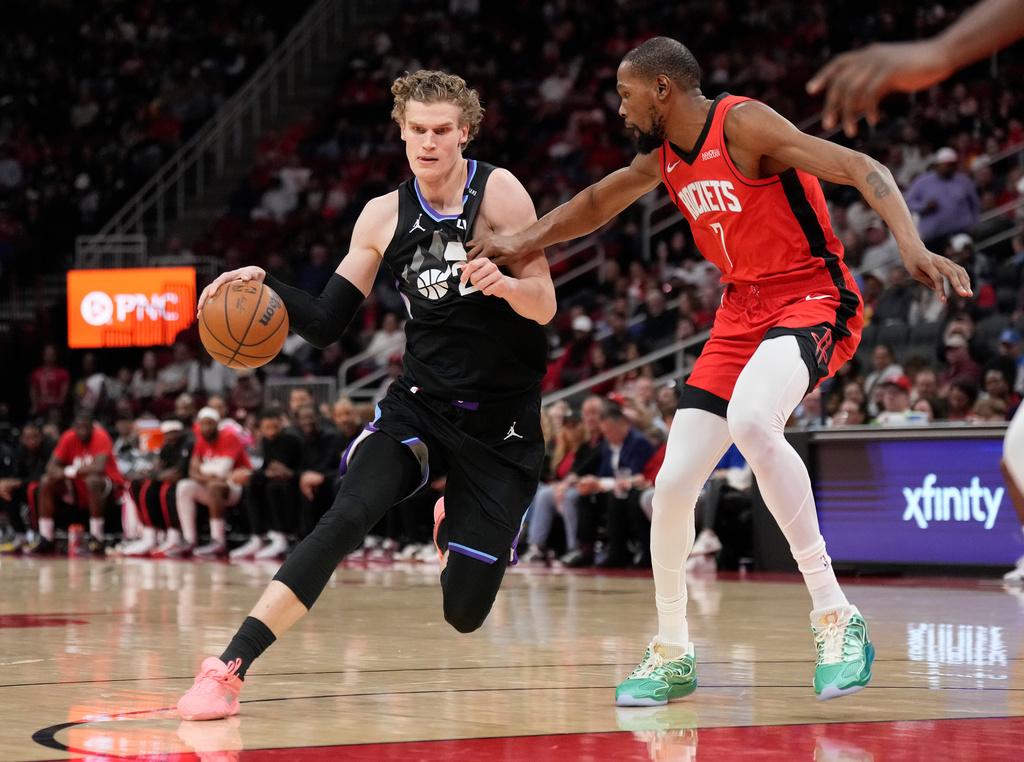 Utah Jazz forward Lauri Markkanen (23) controls the ball against Houston Rockets forward Kevin Durant (7) during the second half of an NBA basketball game, Monday, Feb. 23, 2026, in Houston. (AP Photo/Karen Warren)